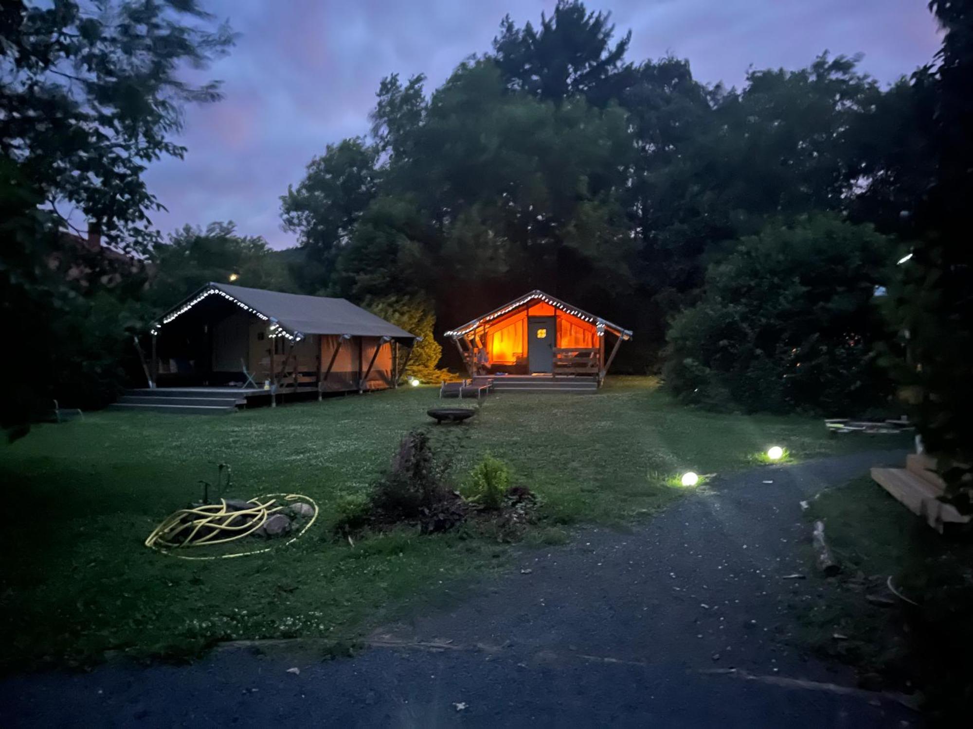 Hotel Rendes Glamping à Balatonrendes Extérieur photo