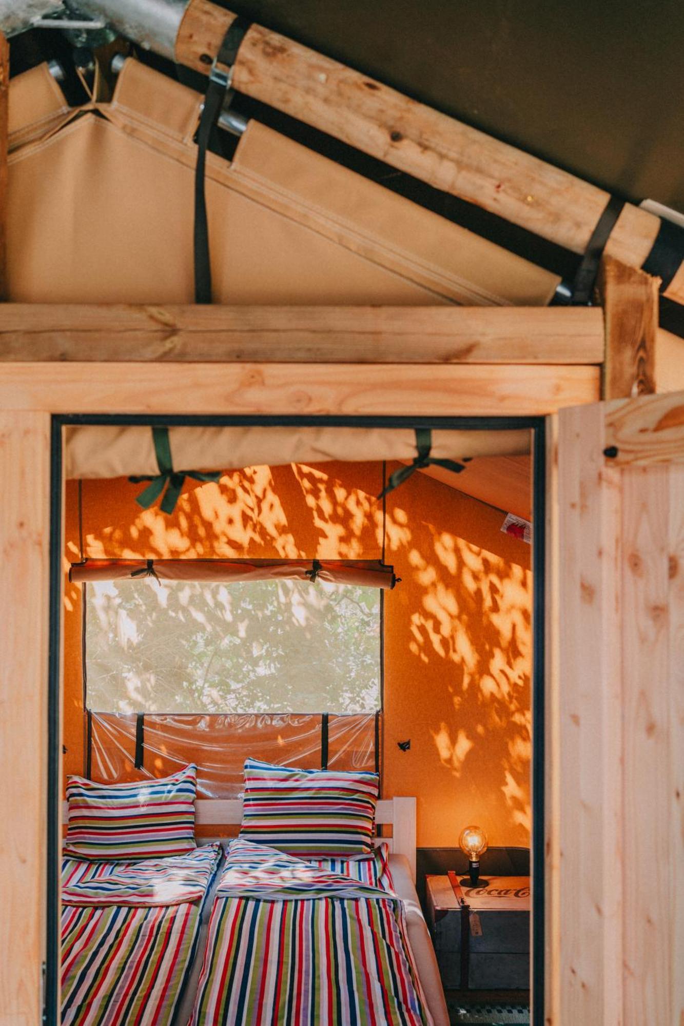 Hotel Rendes Glamping à Balatonrendes Extérieur photo