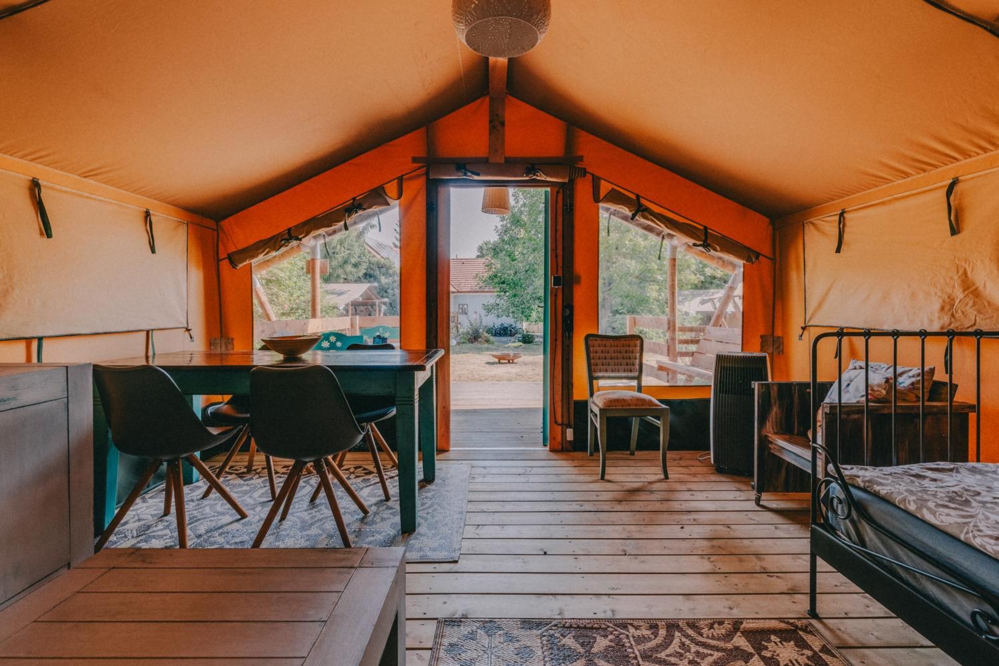 Hotel Rendes Glamping à Balatonrendes Extérieur photo