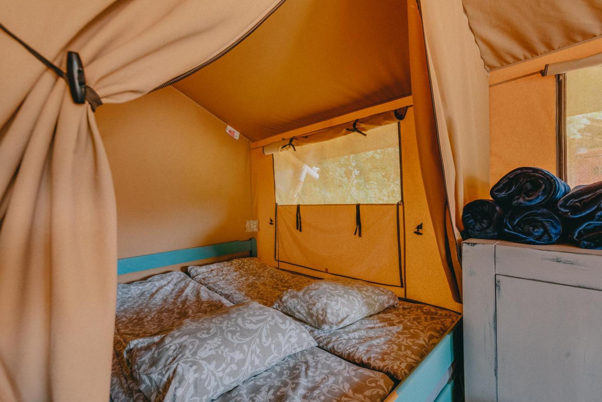 Hotel Rendes Glamping à Balatonrendes Extérieur photo
